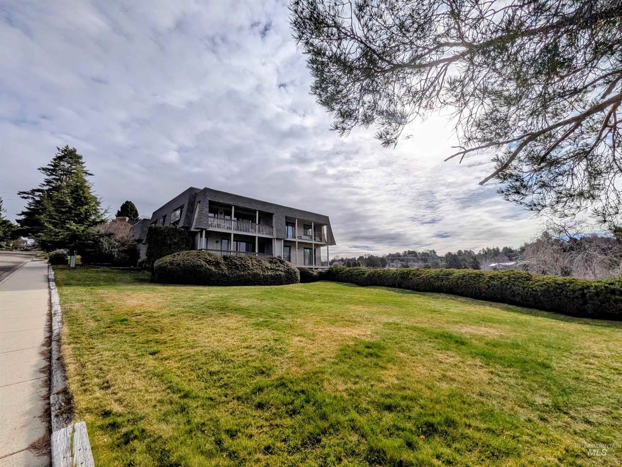 133 W Braemere Road - Photo 1