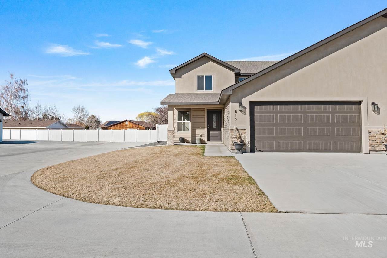 812 Jack Ave - Photo 1