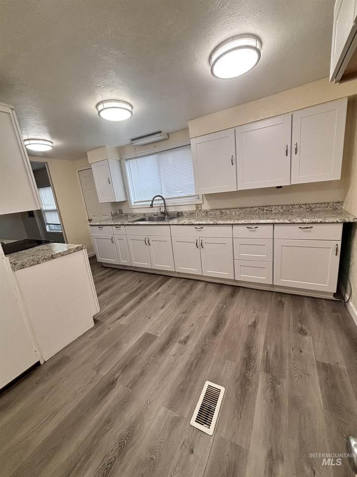 1410 Flamingo Ave - Photo 1