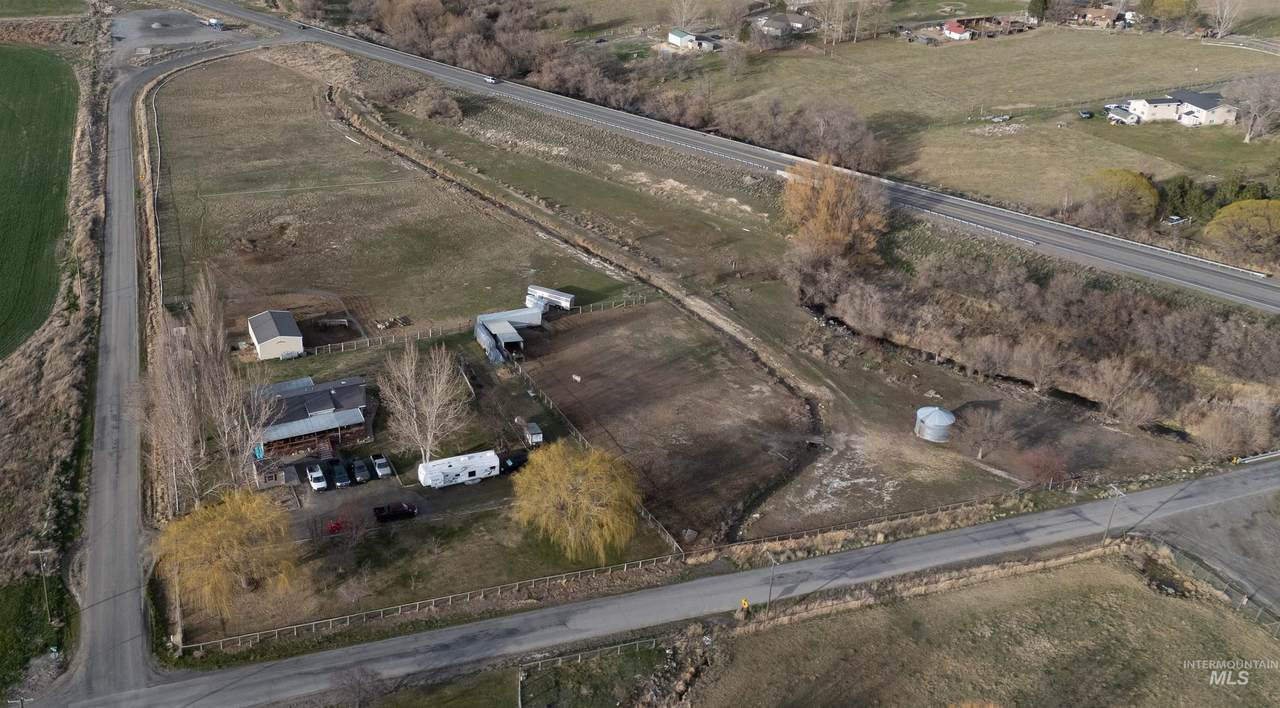 2110 3950 N - Photo 1