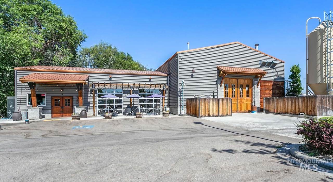 9719 Chinden - Photo 1