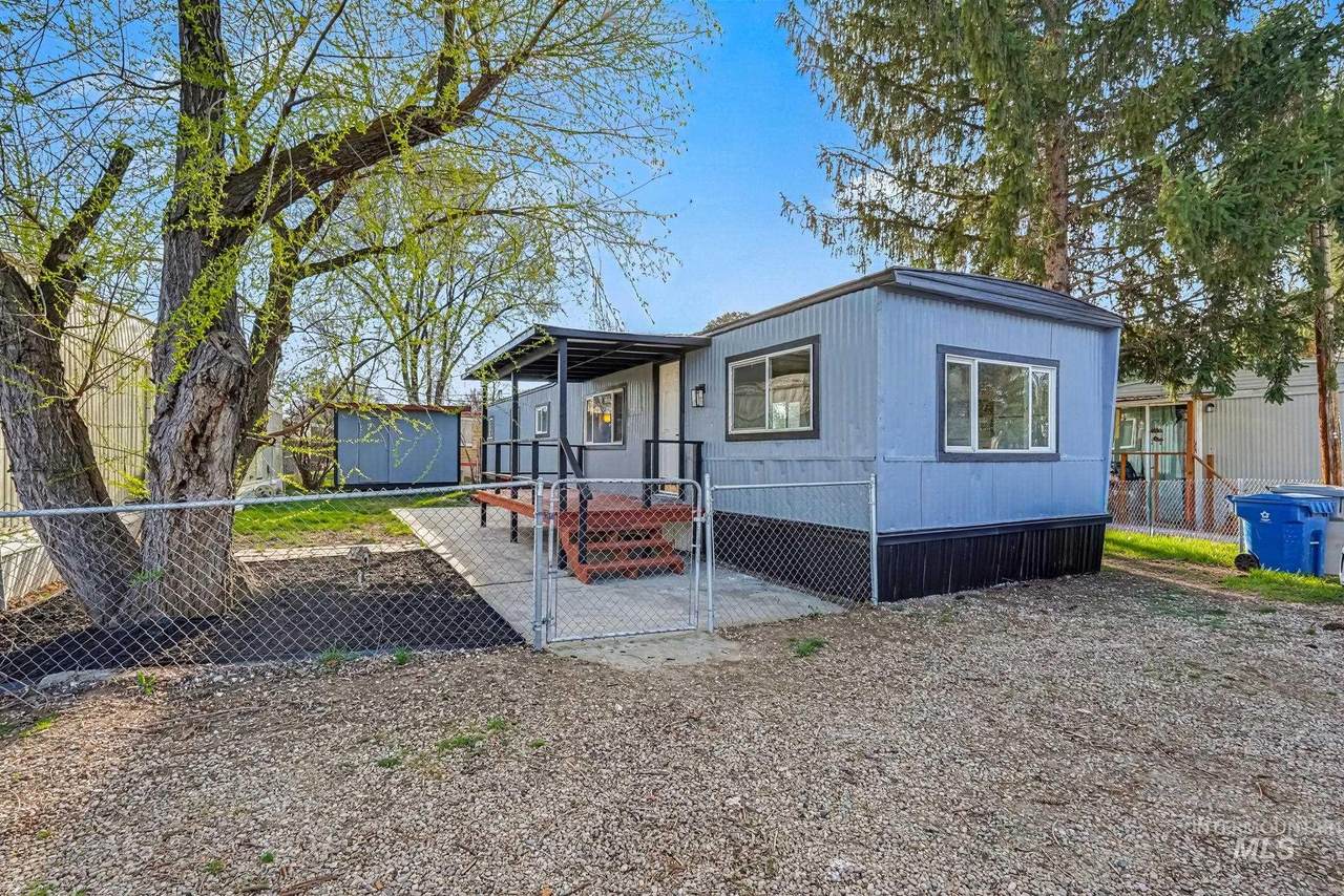 415 44th St - Photo 1