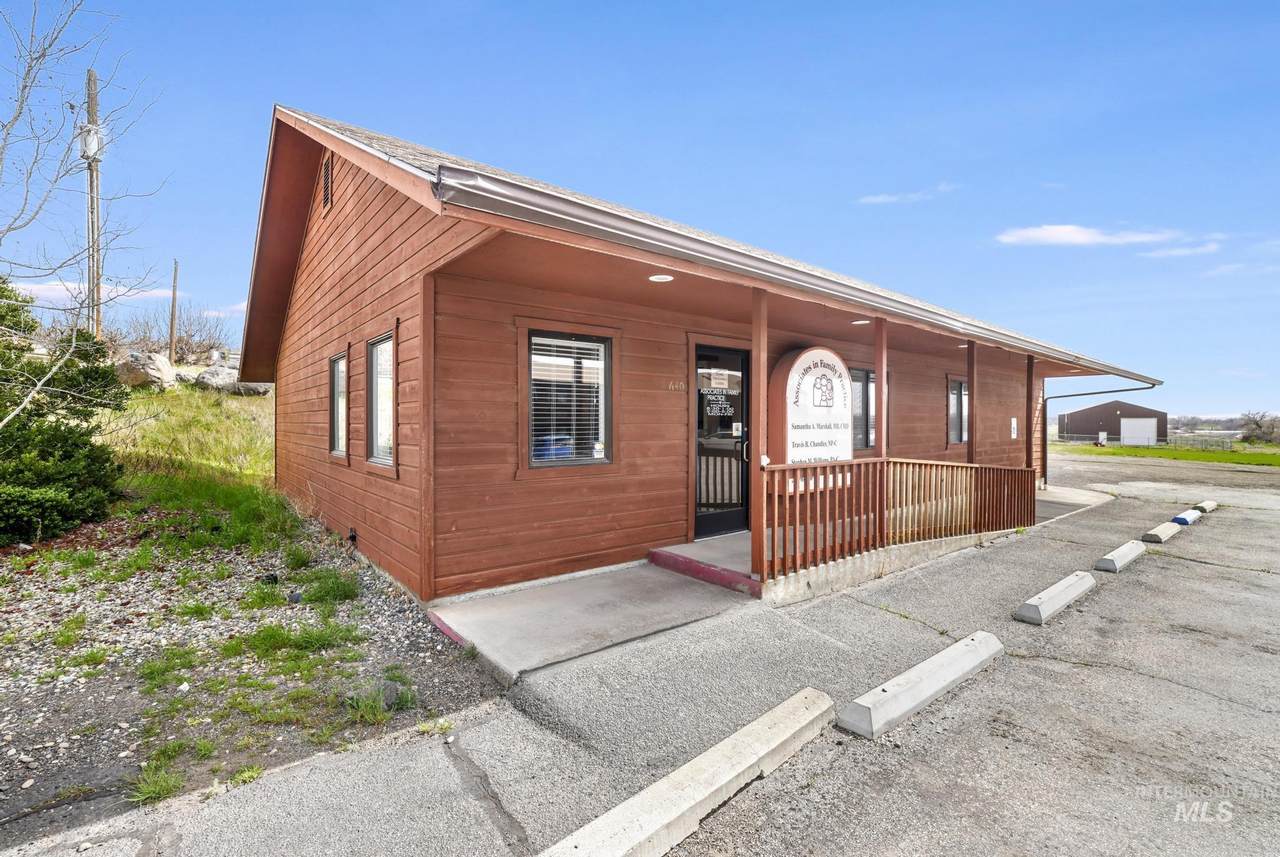 640 Frog's Landing - Photo 1