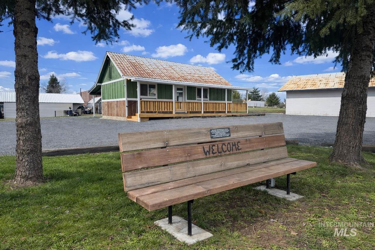 205 Main St - Photo 1