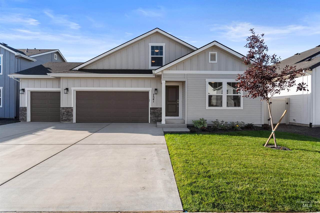 1586 Sw Silverstone Ave - Photo 1