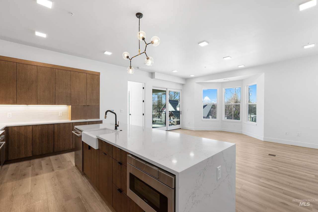 55 State St - Photo 1