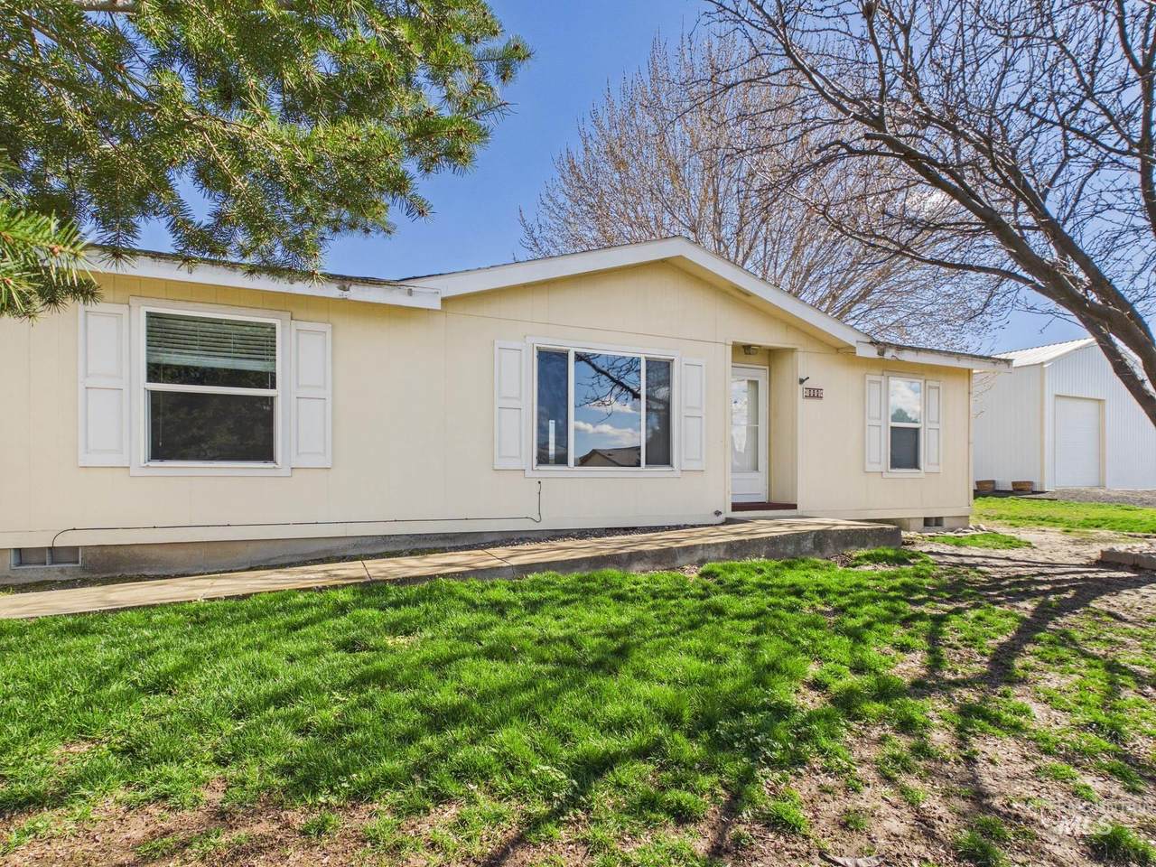 899 Eagles Pointe Blvd. - Photo 1