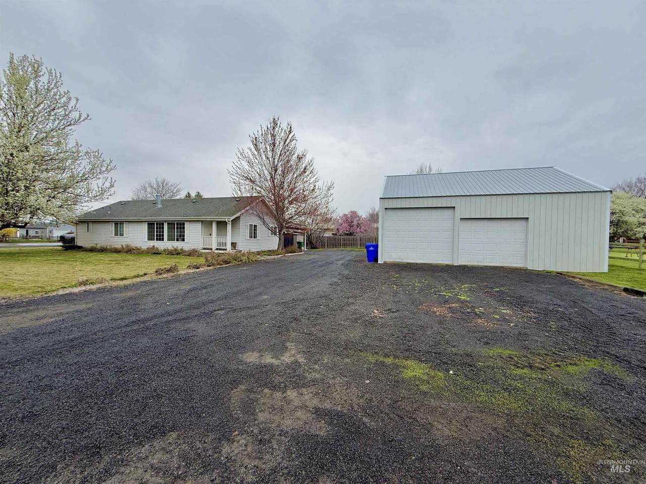 1228 Powers Ave - Photo 1