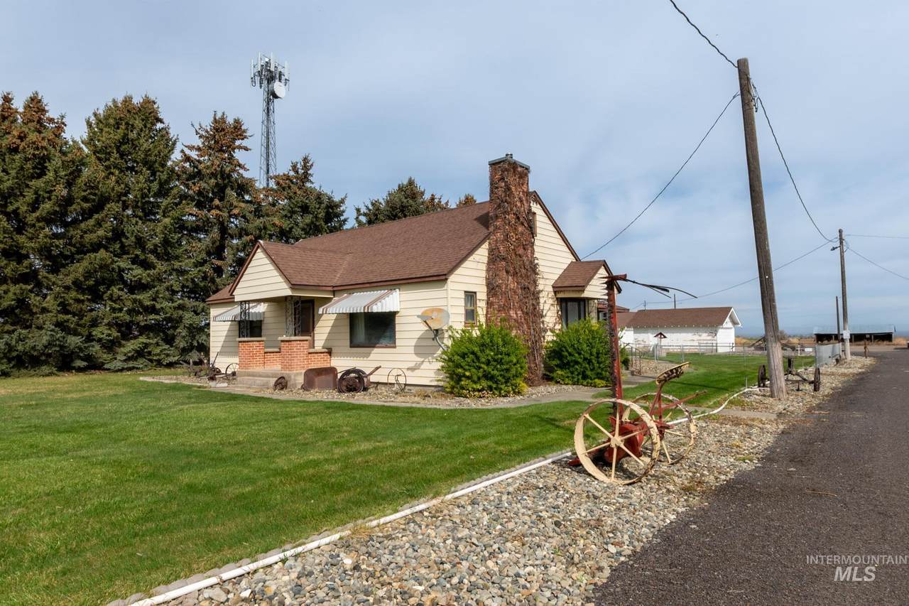 2088 3700 N - Photo 1