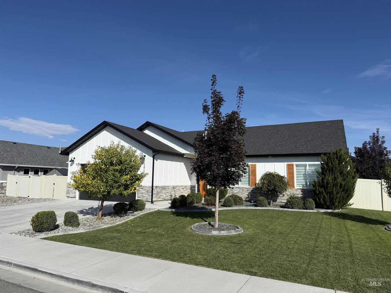 1011 Thunder Mountain St - Photo 1