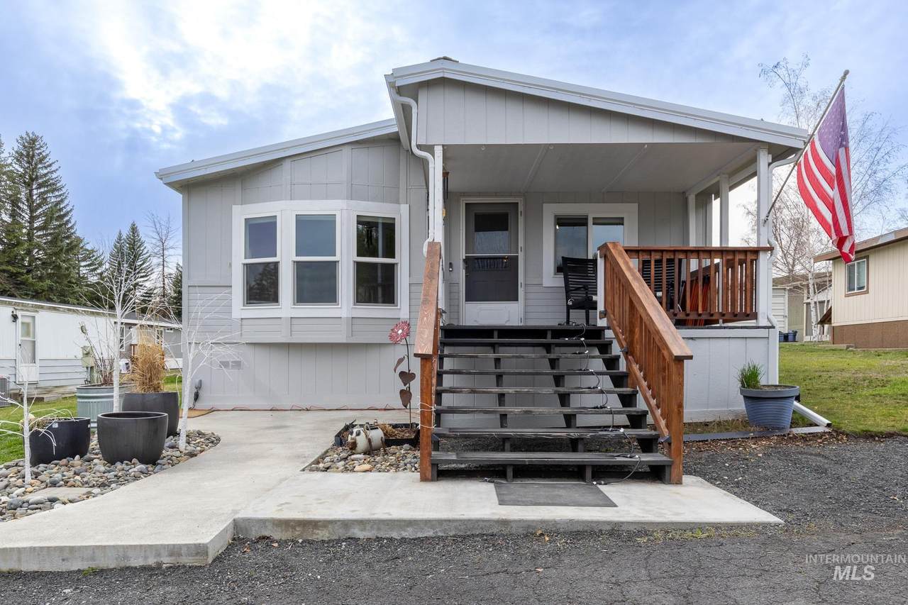 411 Almon - Photo 1