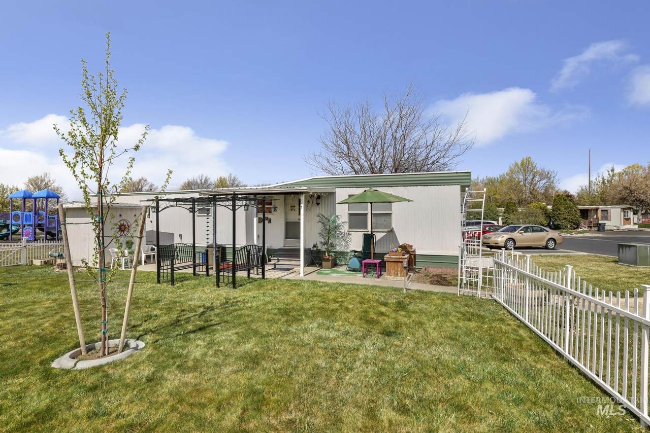 198 South Hills Rd - Photo 1