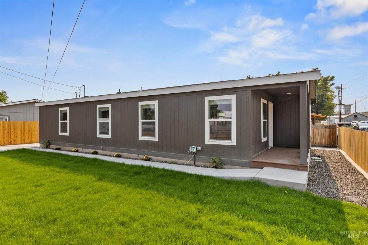 1315 2nd St N - Photo 1