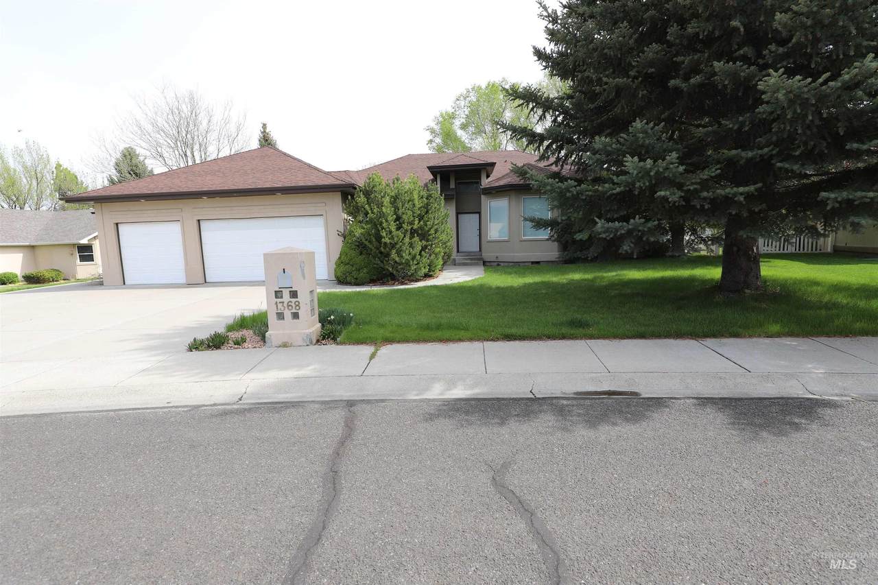 1368 Stoneybrook Circle - Photo 1