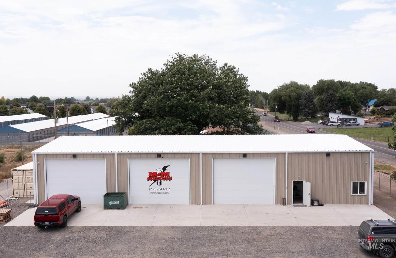 411 Main - Photo 1