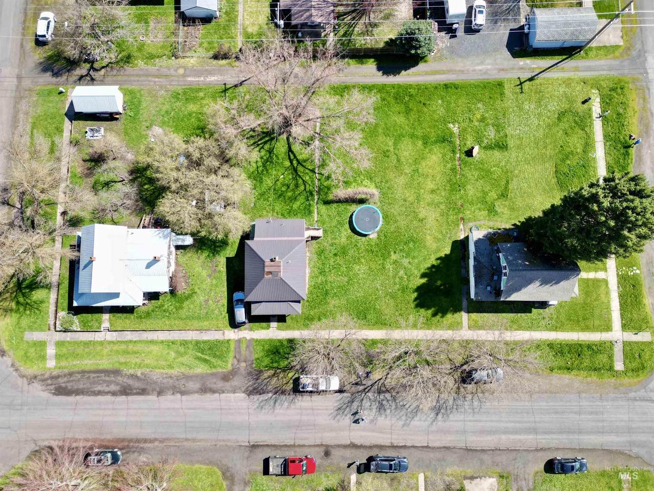 601 Maple St - Photo 1