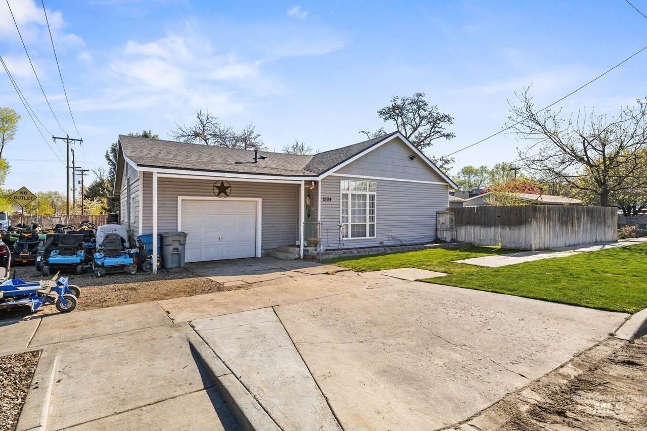 1504 2nd St - Photo 1