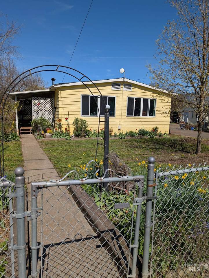 824 Nickel Street - Photo 1