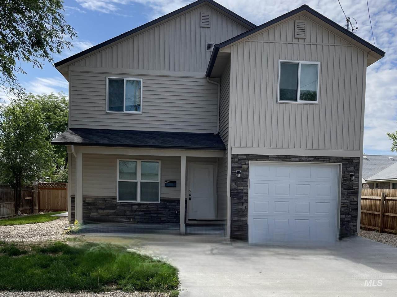 1119 10th Ave So - Photo 1