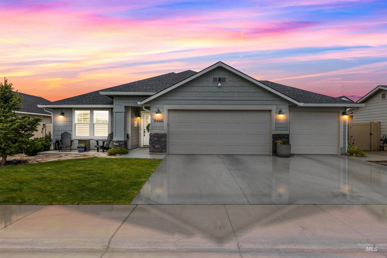 11486 Teratai St - Photo 1