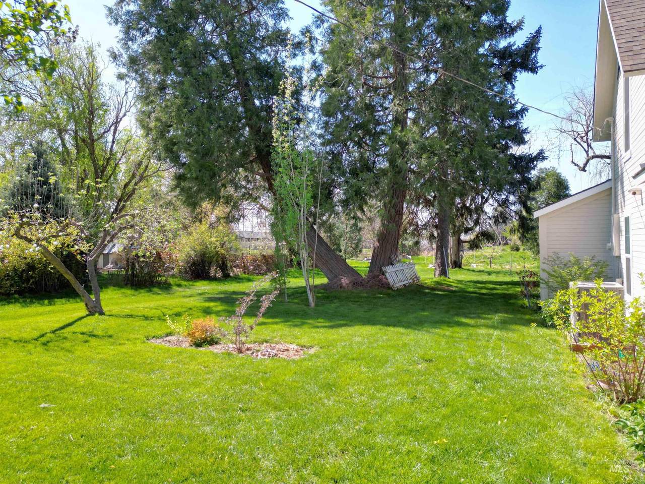 https://bt-photos.global.ssl.fastly.net/imls/1280_boomver_2_98981600-2.jpg
