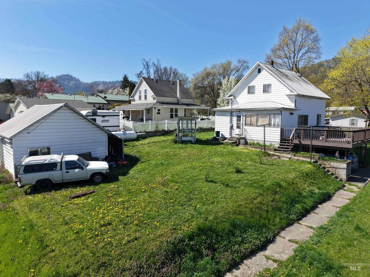 503 Maple - Photo 1