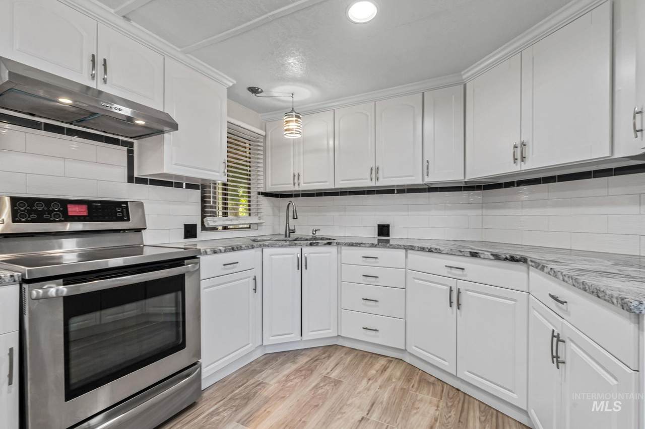 5015 Ustick Rd - Photo 1