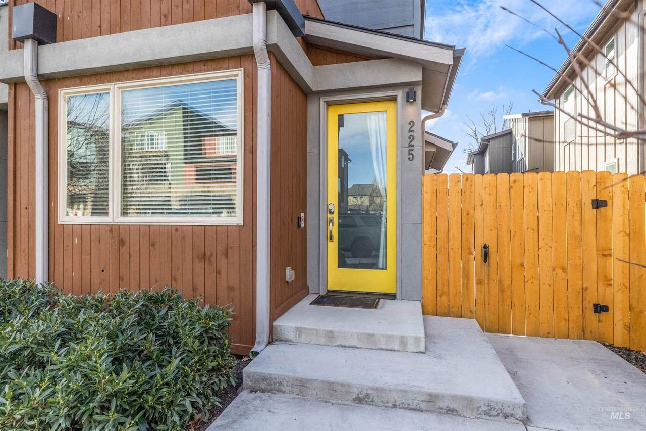 225 36th Street - Photo 1