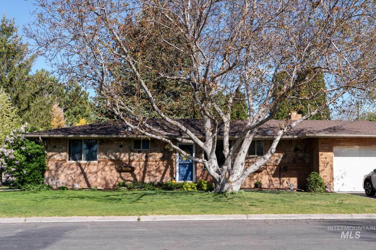 976 Desert View Dr. - Photo 1