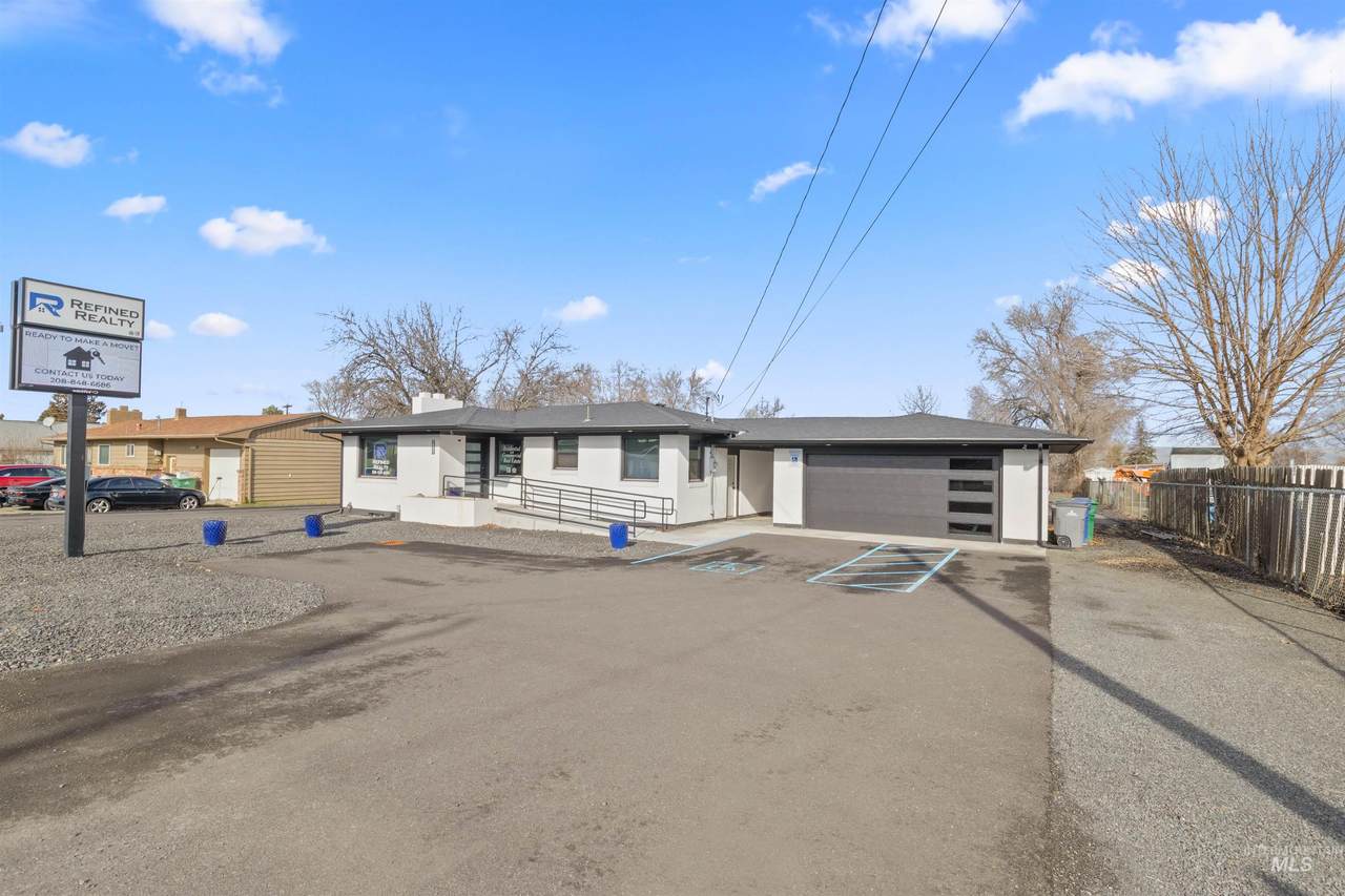909 Bryden Avenue - Photo 1
