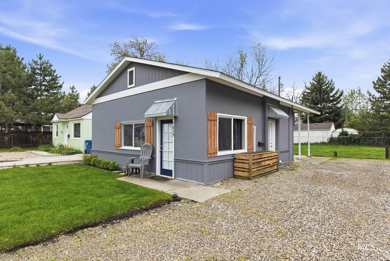 2815 Moore - Photo 1