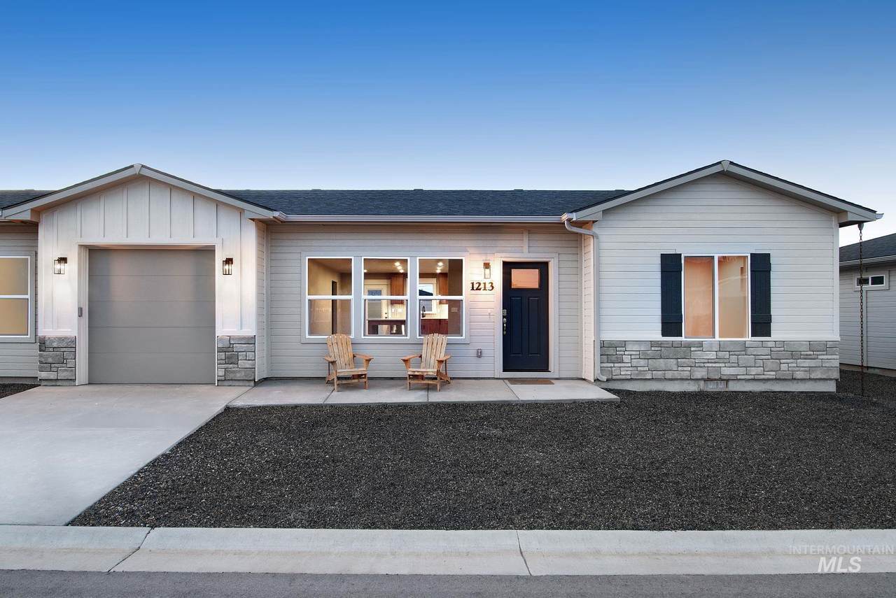1213 Phillips Circle - Photo 1