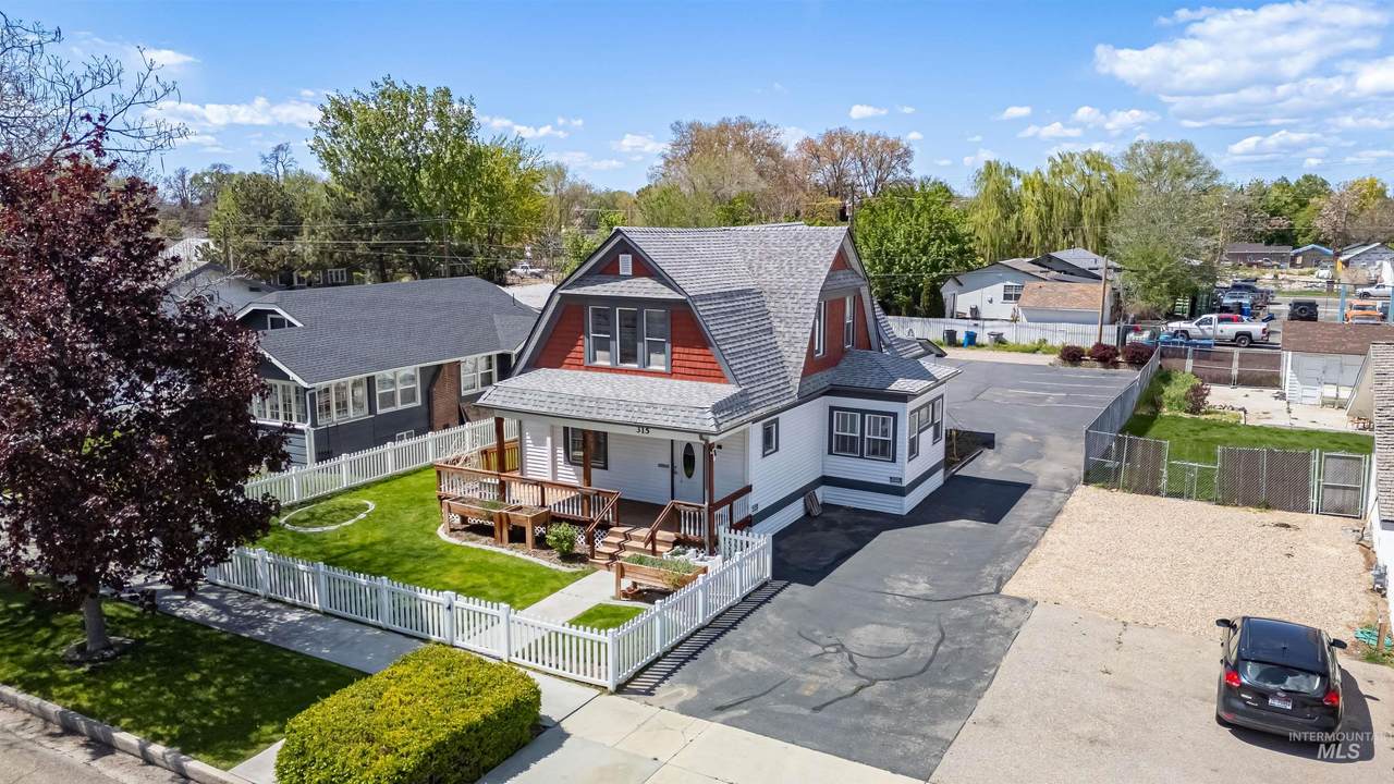 315 7th Ave - Photo 1