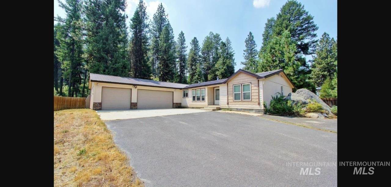 1649 Crown Point Pkwy - Photo 1