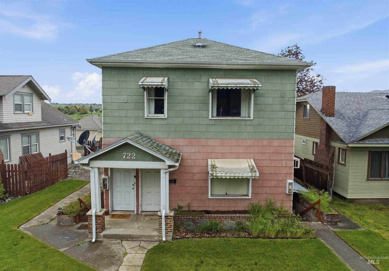 722 3rd St - Photo 1