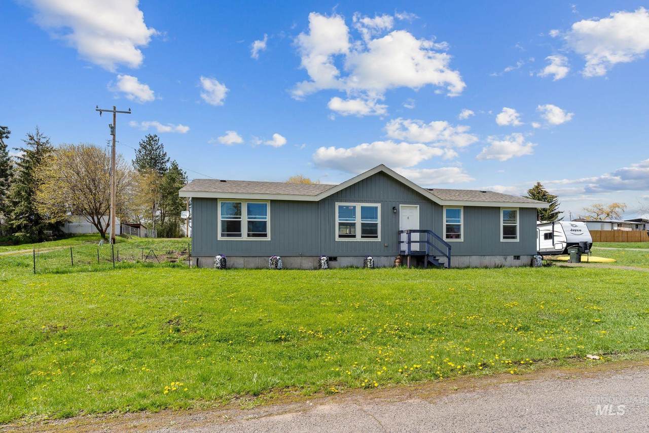 302 3rd Ave - Photo 1