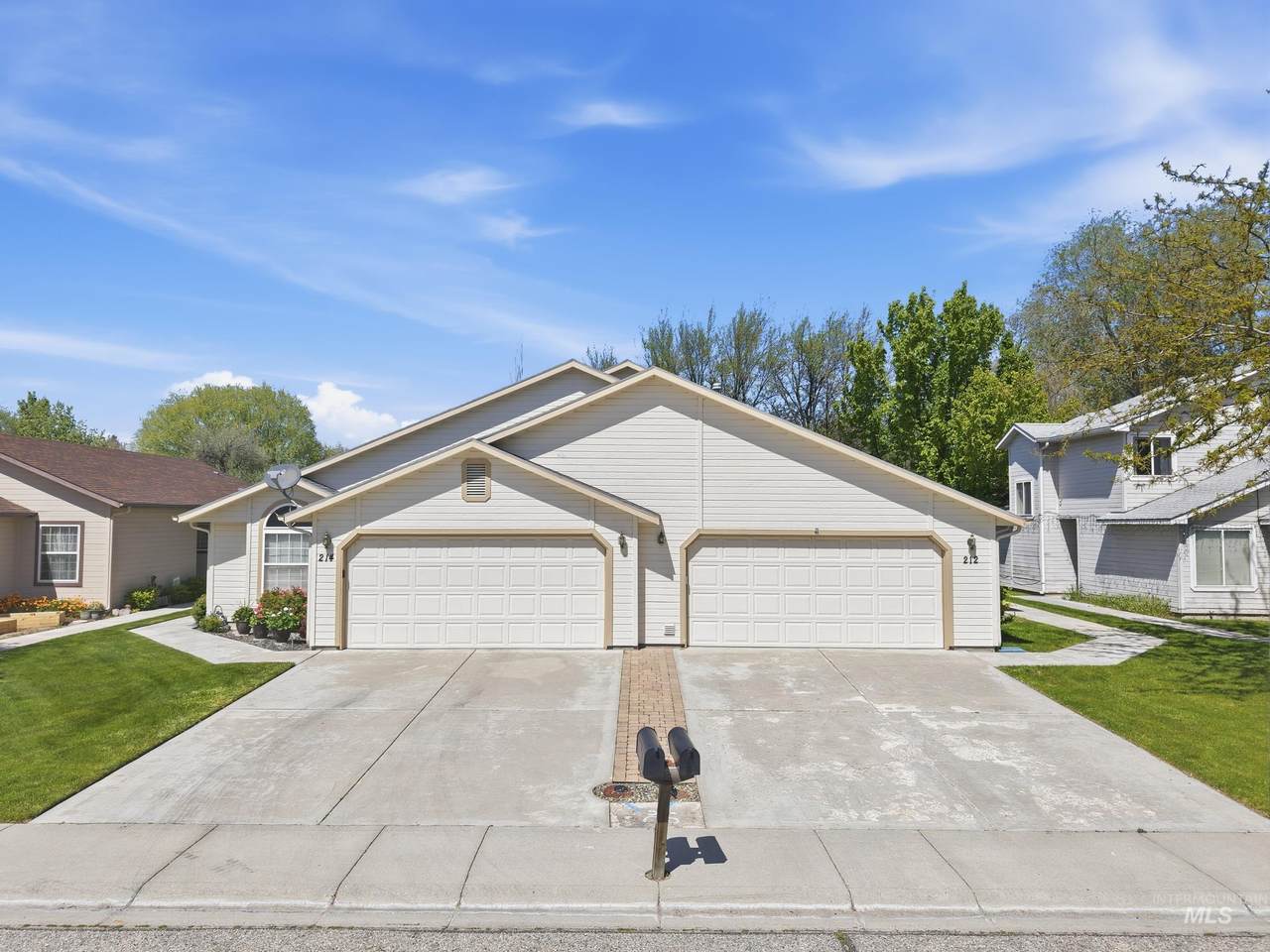 212 South Valley Drive - Photo 1