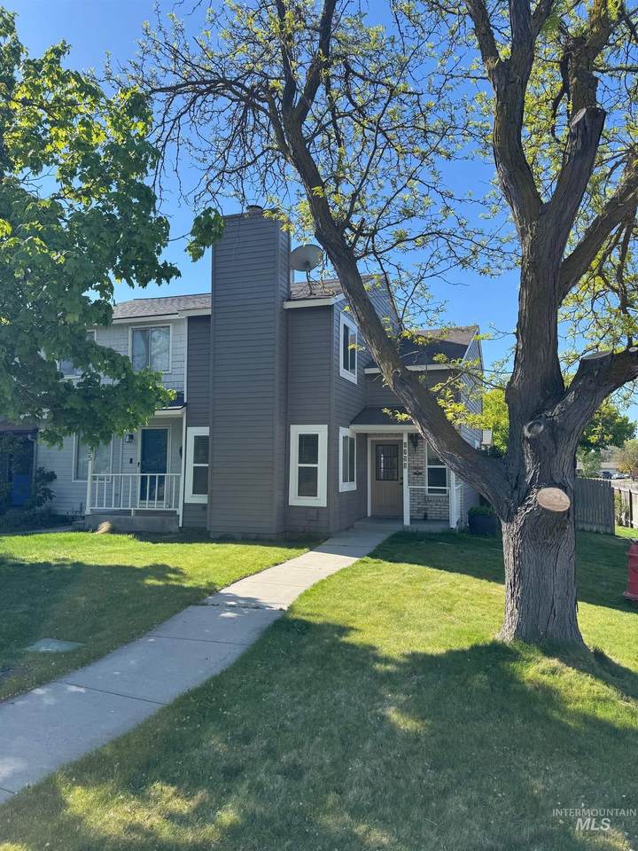 1723 Boise Ave - Photo 1