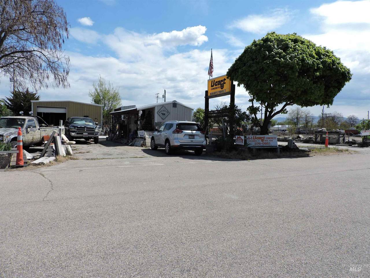 4776 Goodall - Photo 1