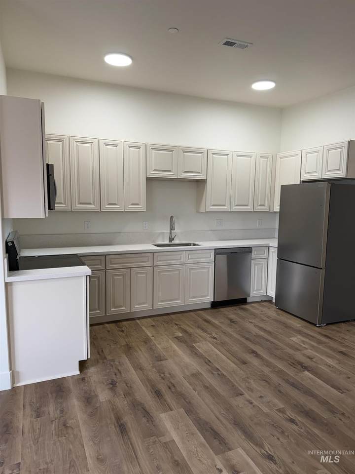 703 Locust St. - Photo 1