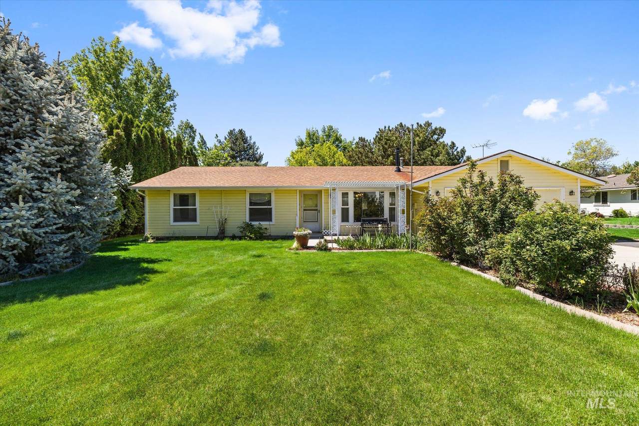 121 Brent - Photo 1