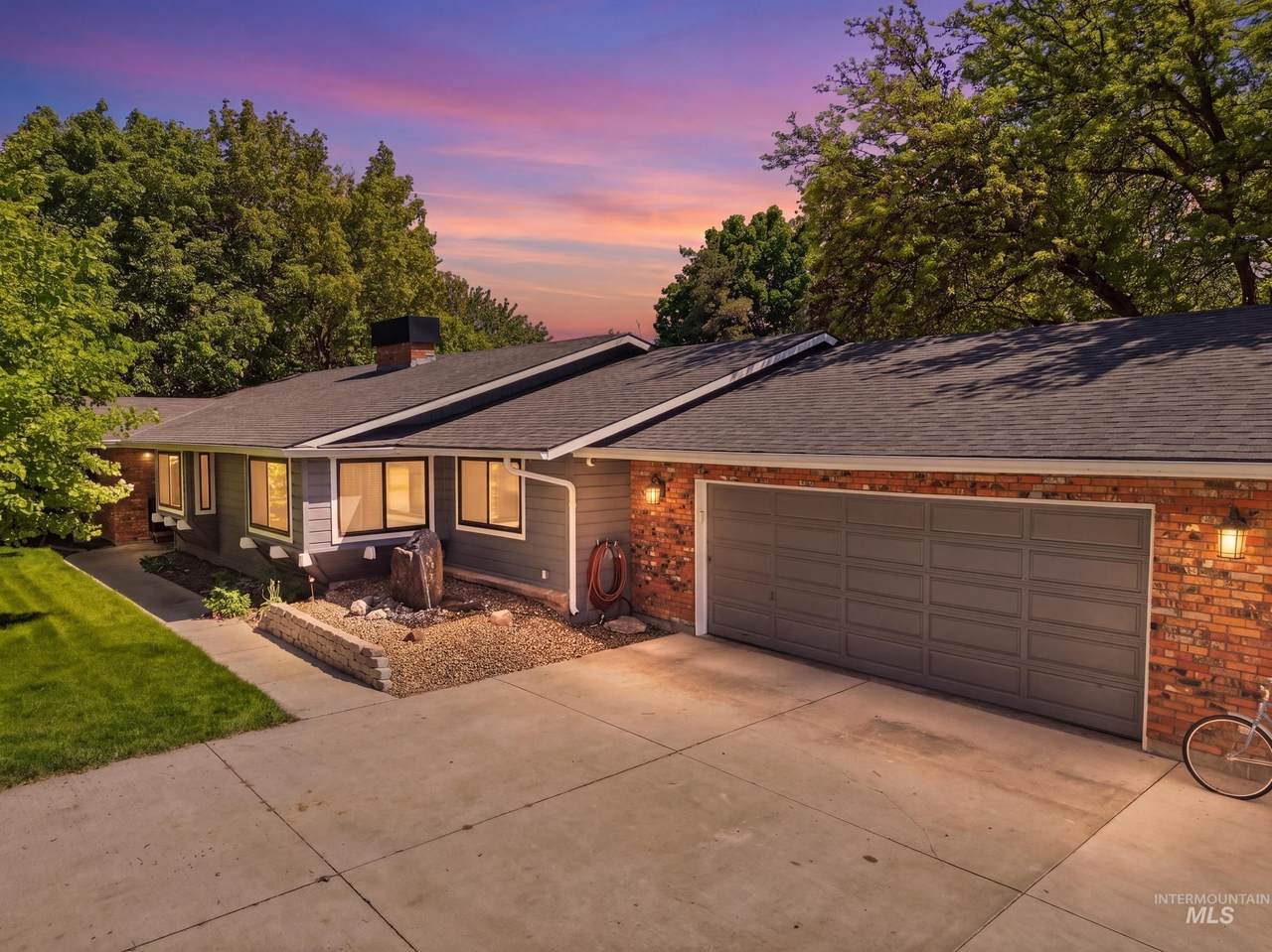 15385 Rosewood St - Photo 1