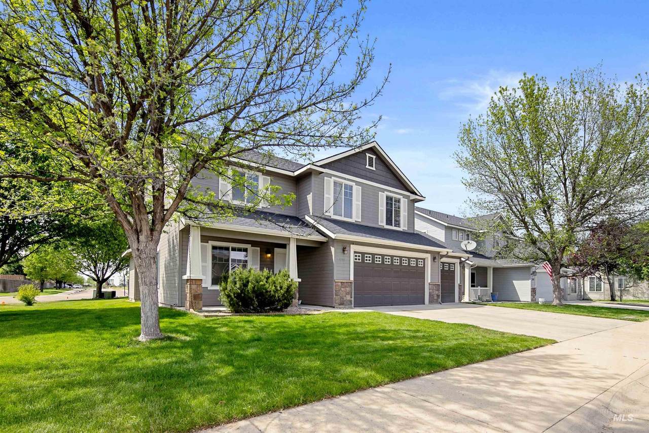 3273 Elmstone Ave - Photo 1