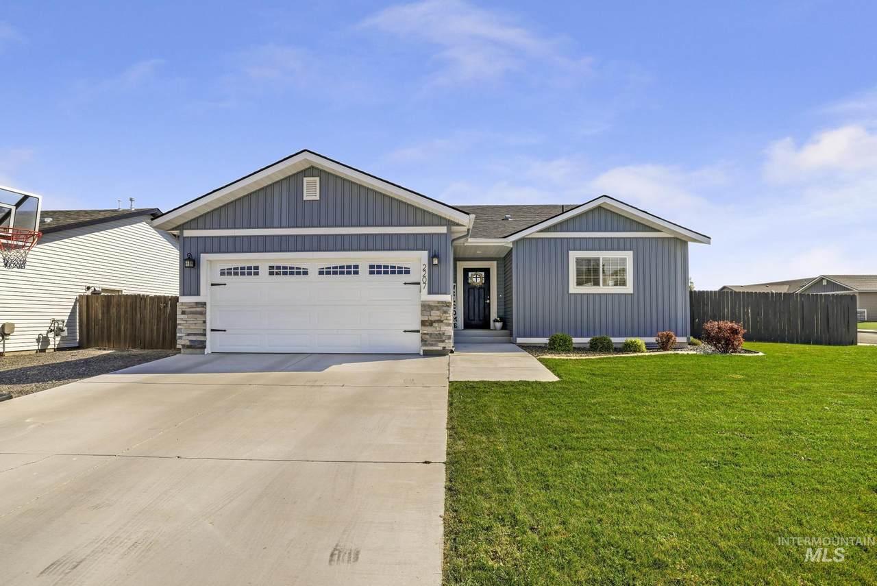 2207 Bills Way - Photo 1