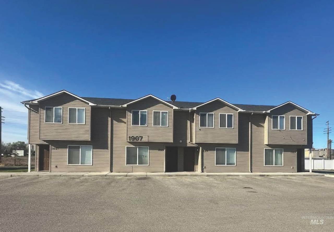 1907 Railroad Street - Photo 1