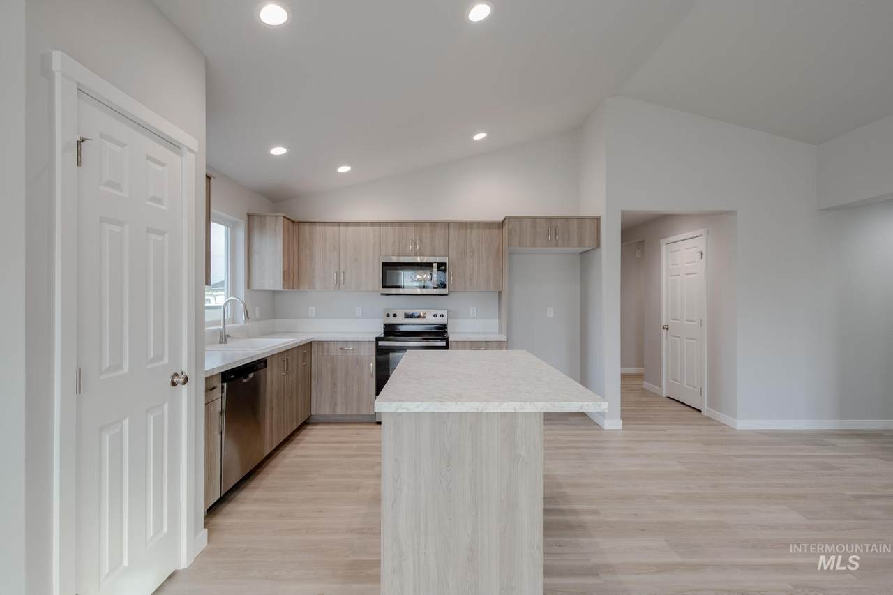 https://bt-photos.global.ssl.fastly.net/imls/1280_boomver_1_98986299-2.jpg