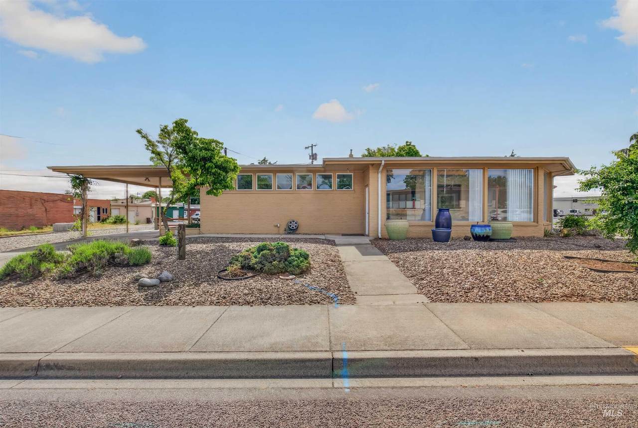 619 Diagonal Street - Photo 1