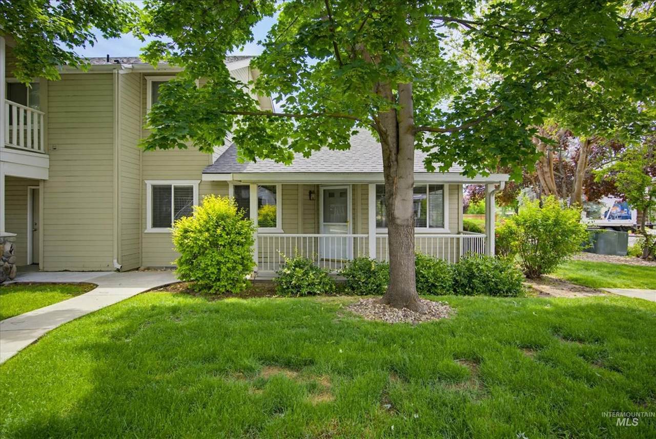 433 W State St - Photo 1