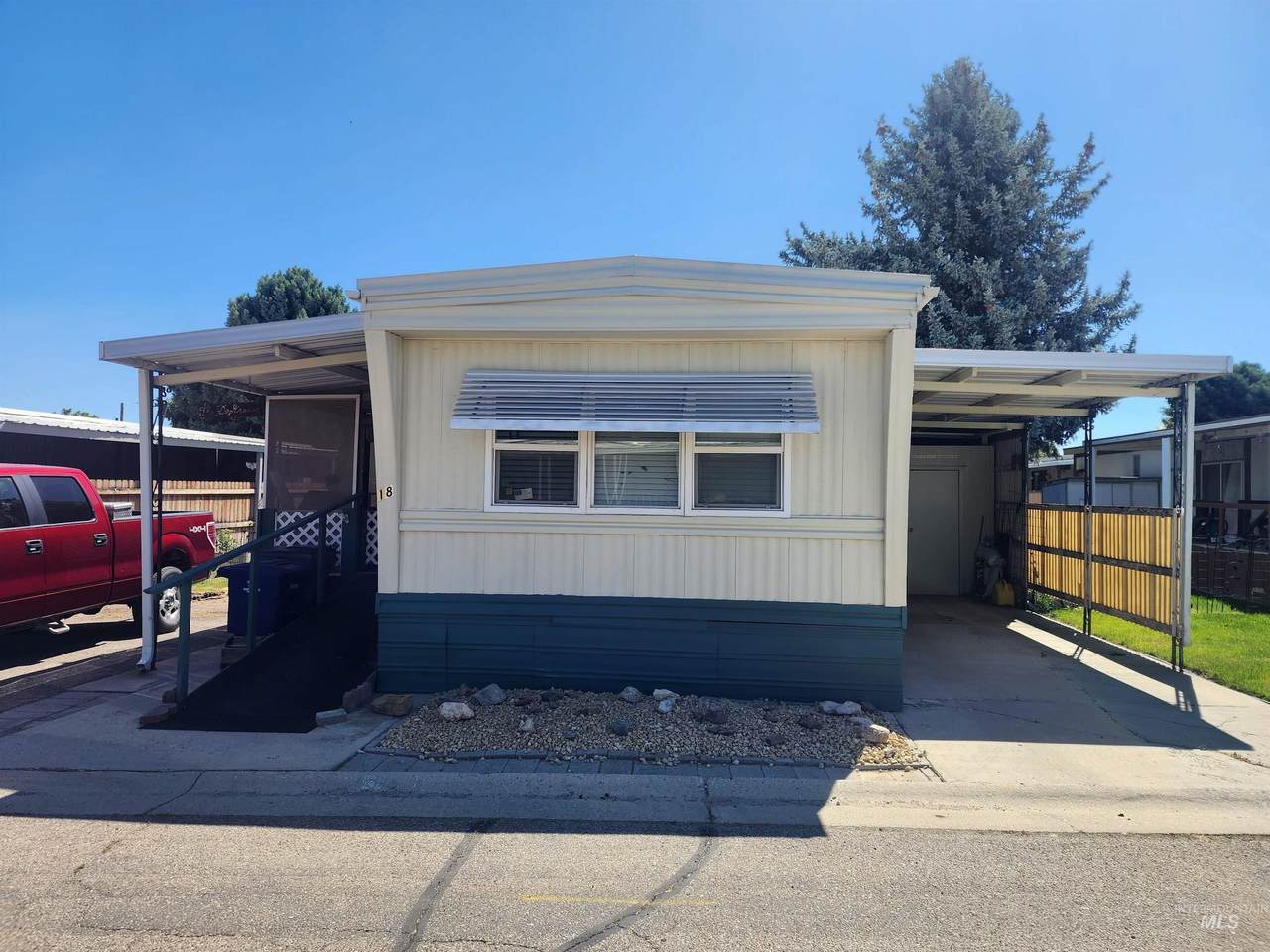 1715 Flamingo Sp 18 - Photo 1