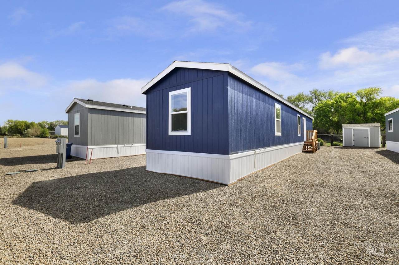 370 12th S - Photo 1